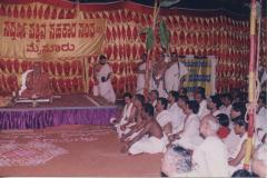 aashirvachana-by-sringeri-gurugalu-at-the-time-of-ca-site-guddali-pooje